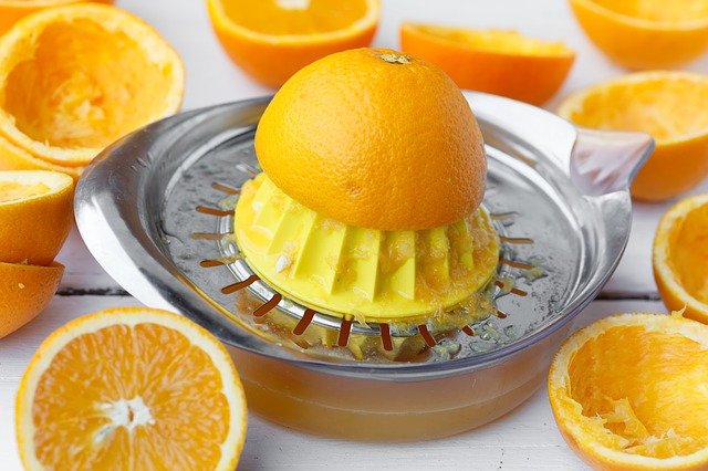 odšťavnování pomeranče